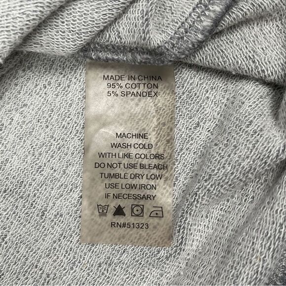 TWO BY VINCE CAMUTO tiger embroidery soft grey sweater, size PM - Picture 12 of 13